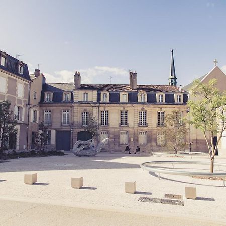 La Maison De La Liberte Jean-Francois De La Perouse Poitiers Exterior photo